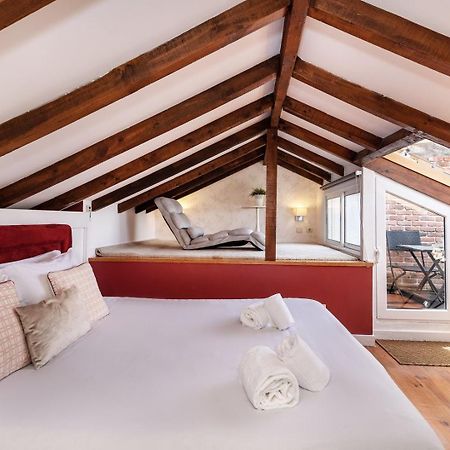 Ferienwohnung Guestready - Fantastic Rustic Duplex With Terrace Lisboa Exterior foto
